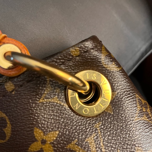 Coveted LV Monogram Artsy beautiful - Picture 10 of 16